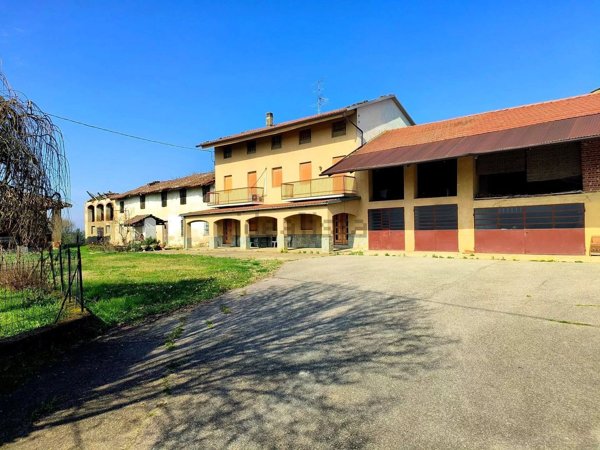 casale in vendita a Valfenera