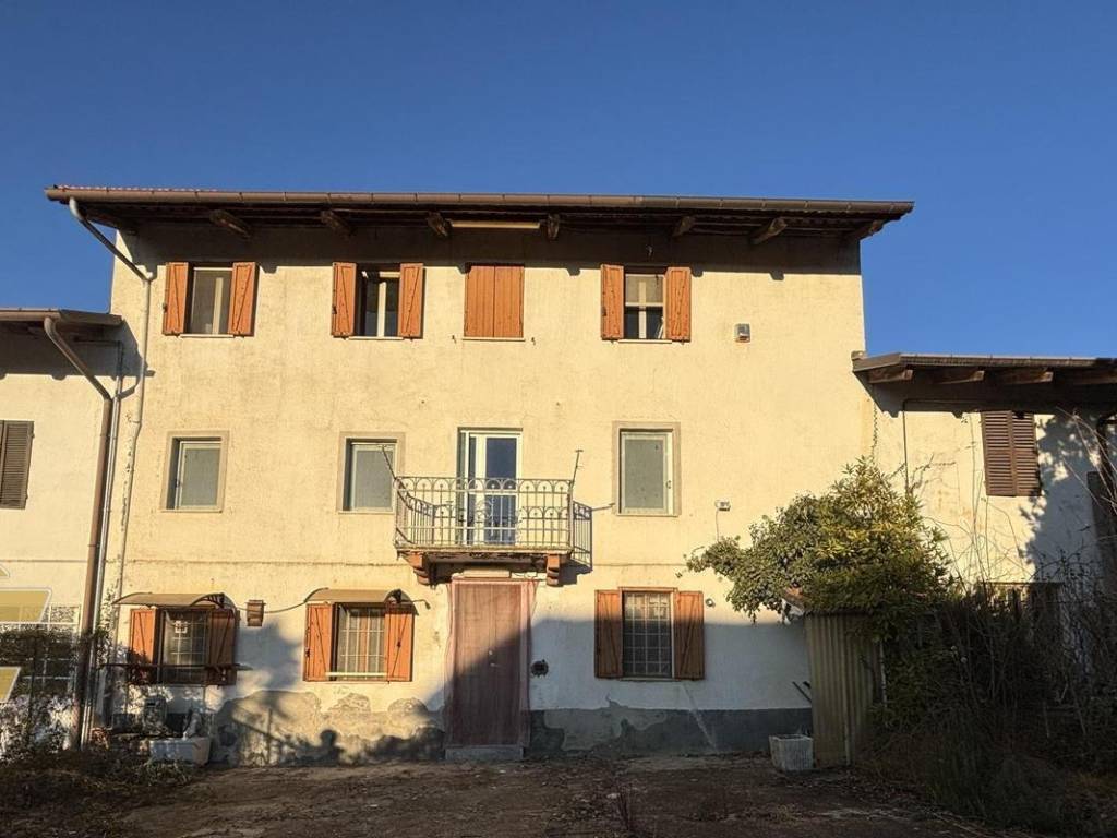 casa indipendente in vendita a Valfenera