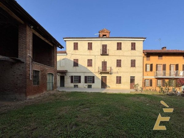 casa indipendente in vendita a Valfenera