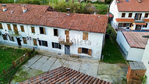 casale in vendita a Valfenera