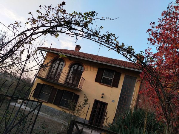 casa indipendente in vendita a Valfenera