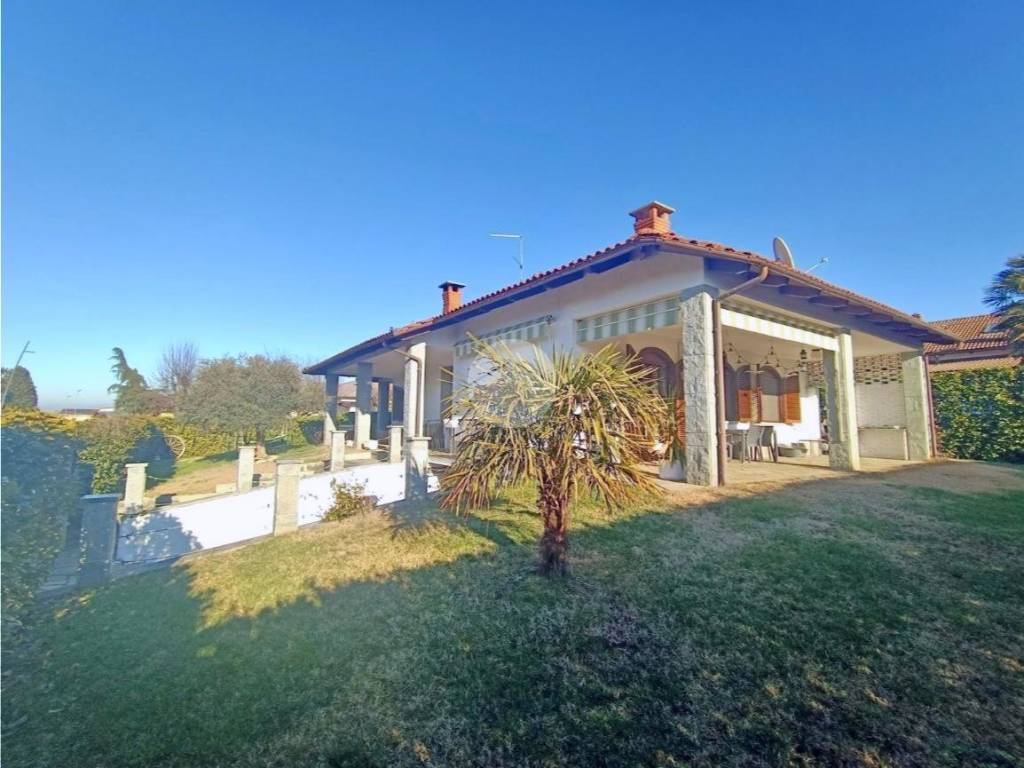 casa indipendente in vendita a Valfenera