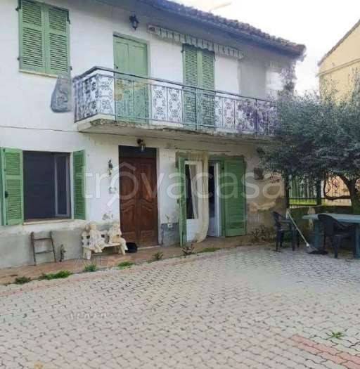 casa indipendente in vendita a Valfenera