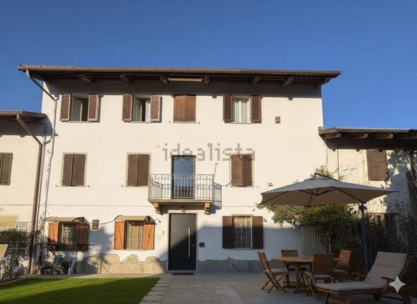 esavano in vendita a Valfenera