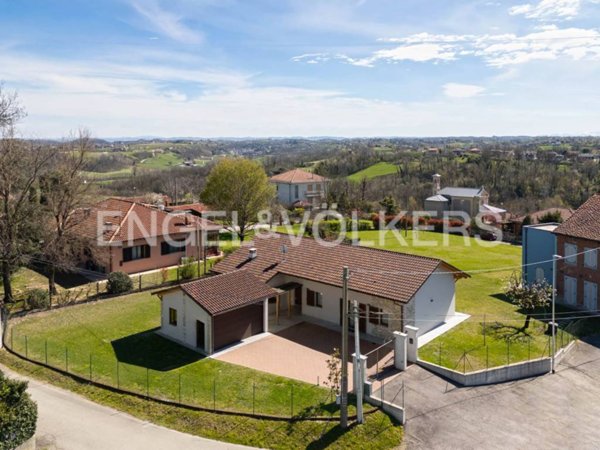 casa indipendente in vendita a Valfenera