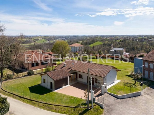 casa indipendente in vendita a Valfenera