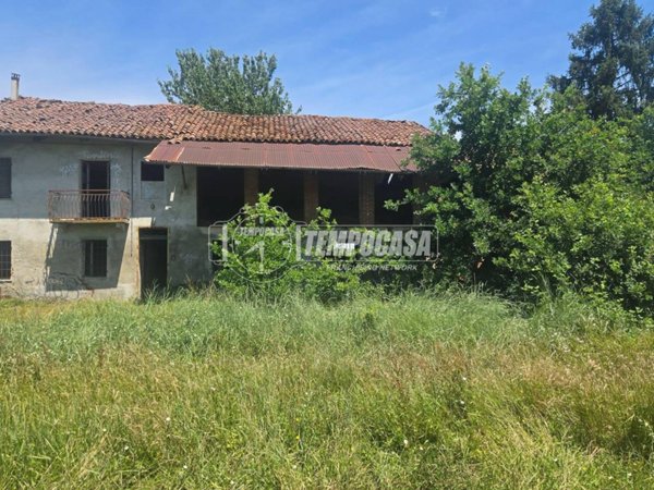 casale in vendita a Valfenera