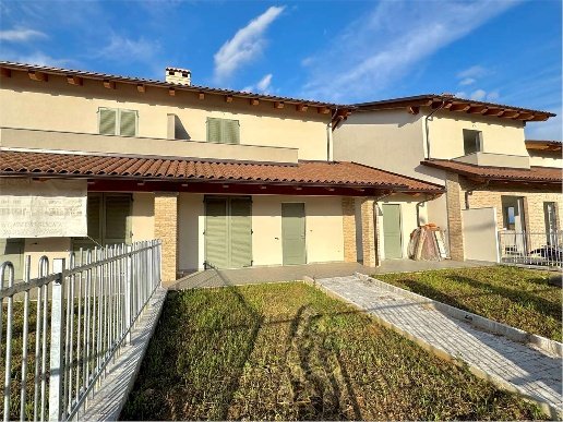 casa indipendente in vendita a Valfenera