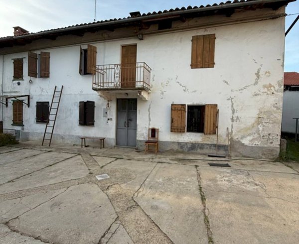 casale in vendita a Valfenera