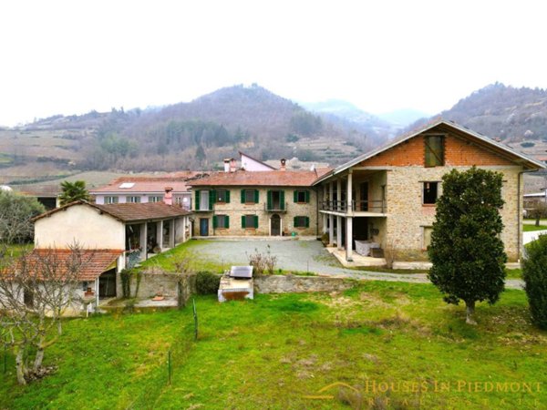 casa indipendente in vendita a Vesime