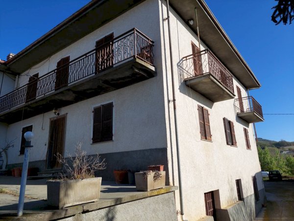 casa indipendente in vendita a Vesime
