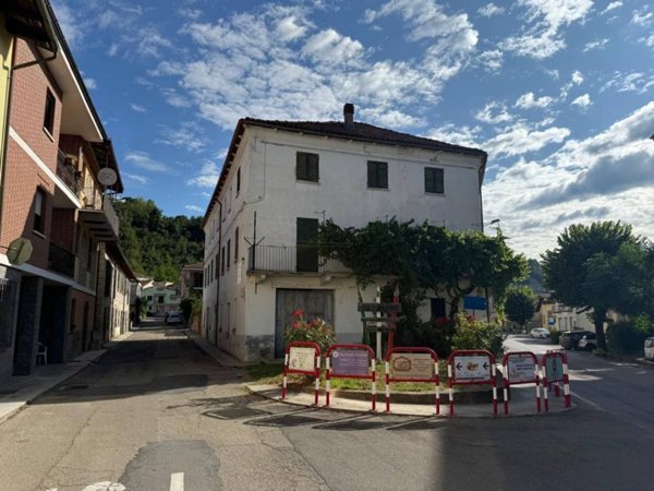casa indipendente in vendita a Vesime