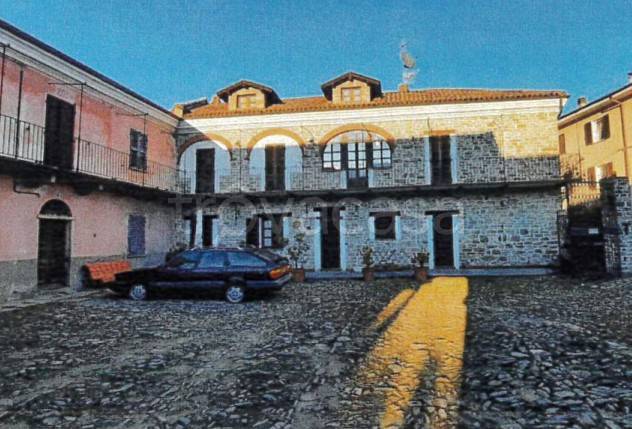 casa indipendente in vendita a Vesime