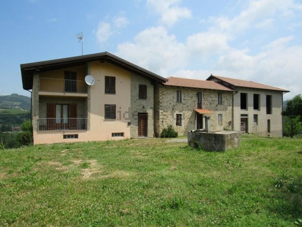 casa indipendente in vendita a Vesime