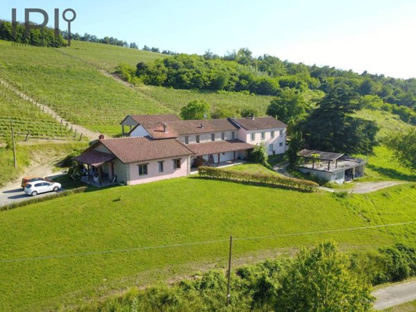 casa indipendente in vendita a Vesime