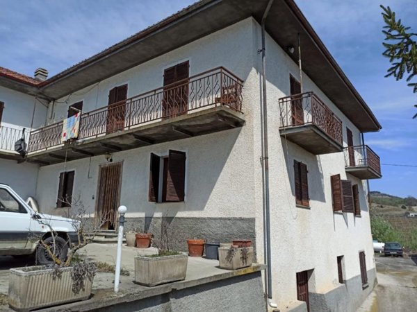 casa indipendente in vendita a Vesime