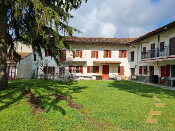 casa indipendente in vendita a Viale