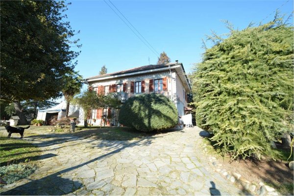 casa indipendente in vendita a Viale