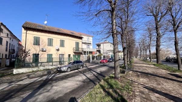 casa indipendente in vendita a Viale