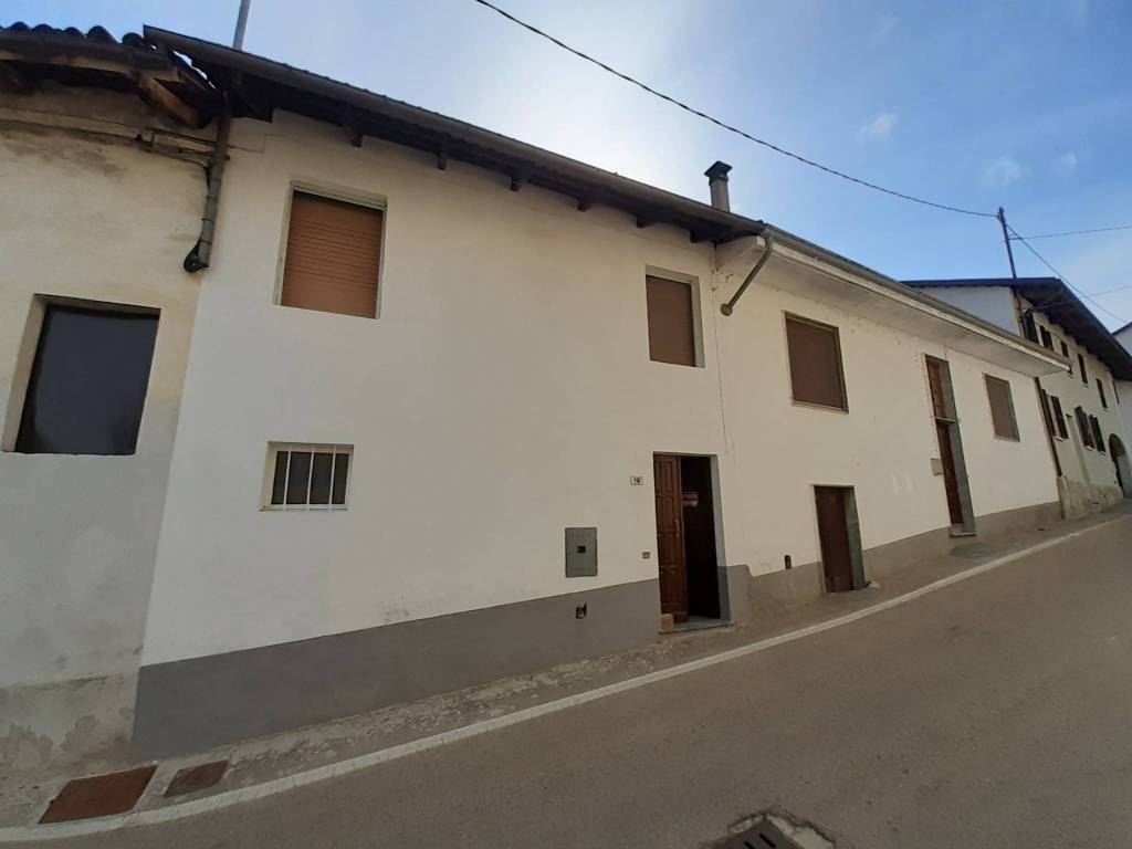 casa indipendente in vendita a Viale