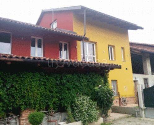 casa indipendente in vendita a Viale