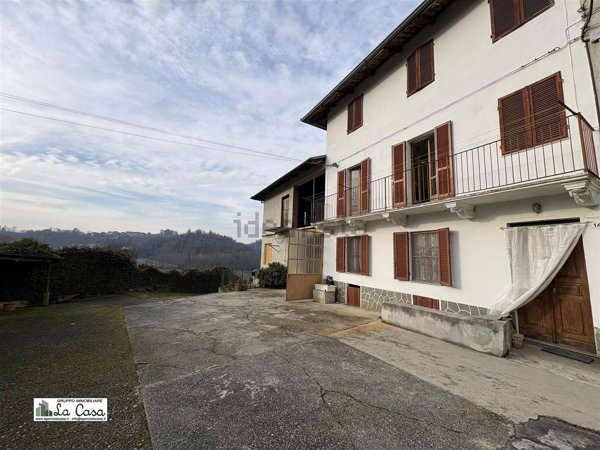 casa indipendente in vendita a Viale