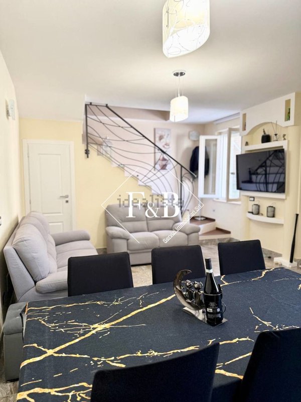casa indipendente in vendita a Viale