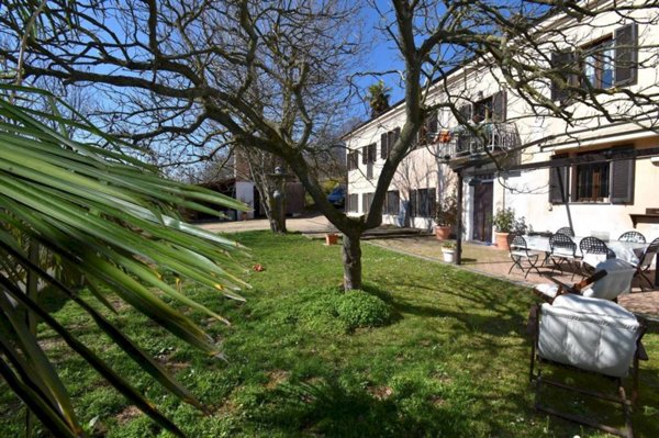 casale in vendita a Vigliano d'Asti in zona Camicia