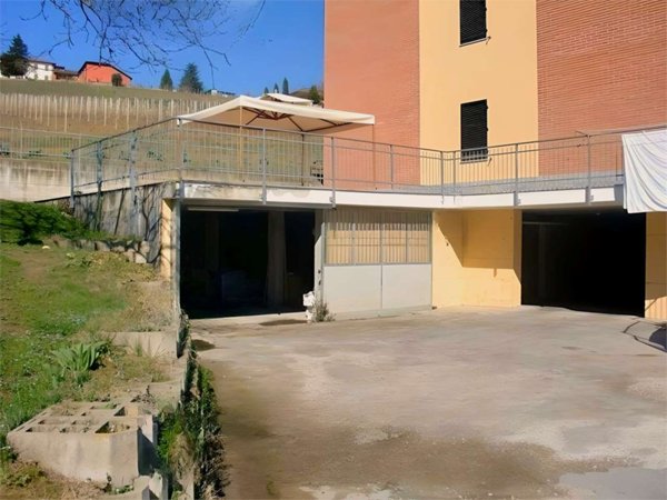 locale di sgombero in vendita a Vigliano d'Asti