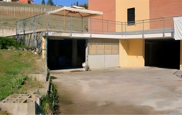 locale di sgombero in vendita a Vigliano d'Asti