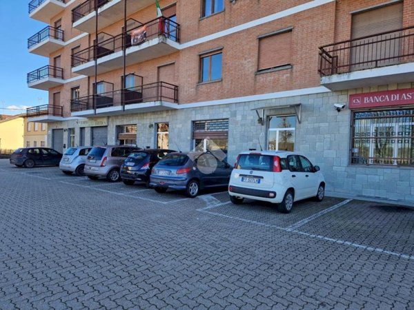 negozio in vendita a Villafranca d'Asti