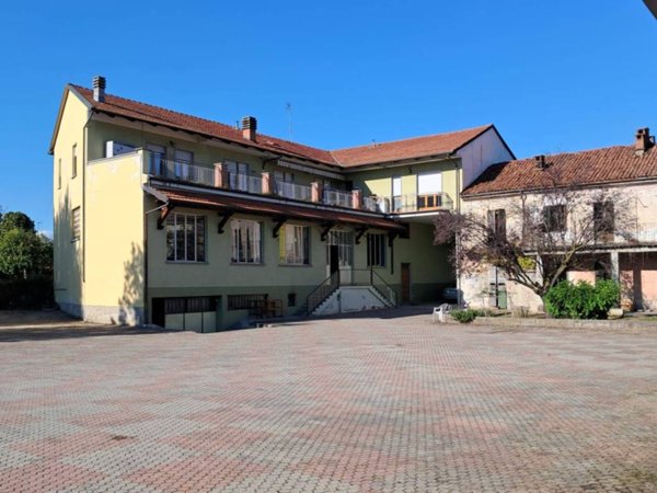 negozio in vendita a Villafranca d'Asti