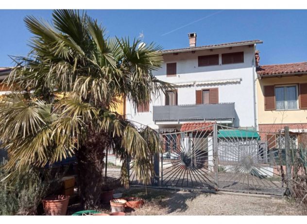 casa indipendente in vendita a Villanova d'Asti in zona Stazione