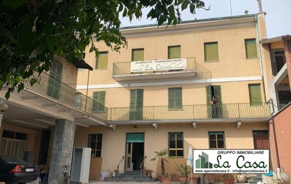 negozio in vendita a Villanova d'Asti