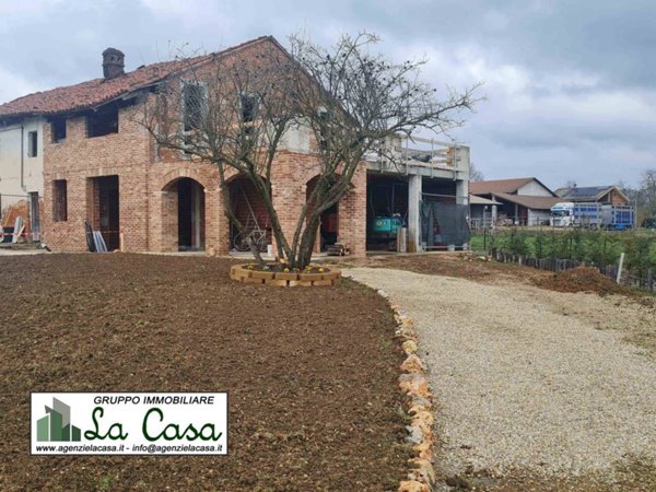 casa indipendente in vendita a Villanova d'Asti in zona Savi