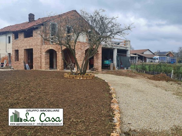 casale in vendita a Villanova d'Asti in zona Savi