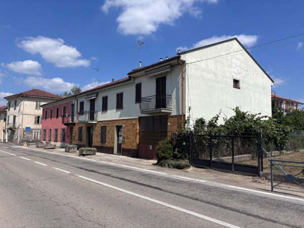 casa indipendente in vendita a Villanova d'Asti in zona Stazione