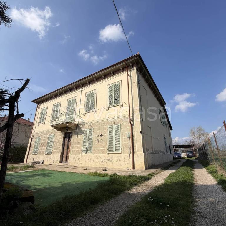 casa indipendente in vendita a Villanova d'Asti in zona Stazione