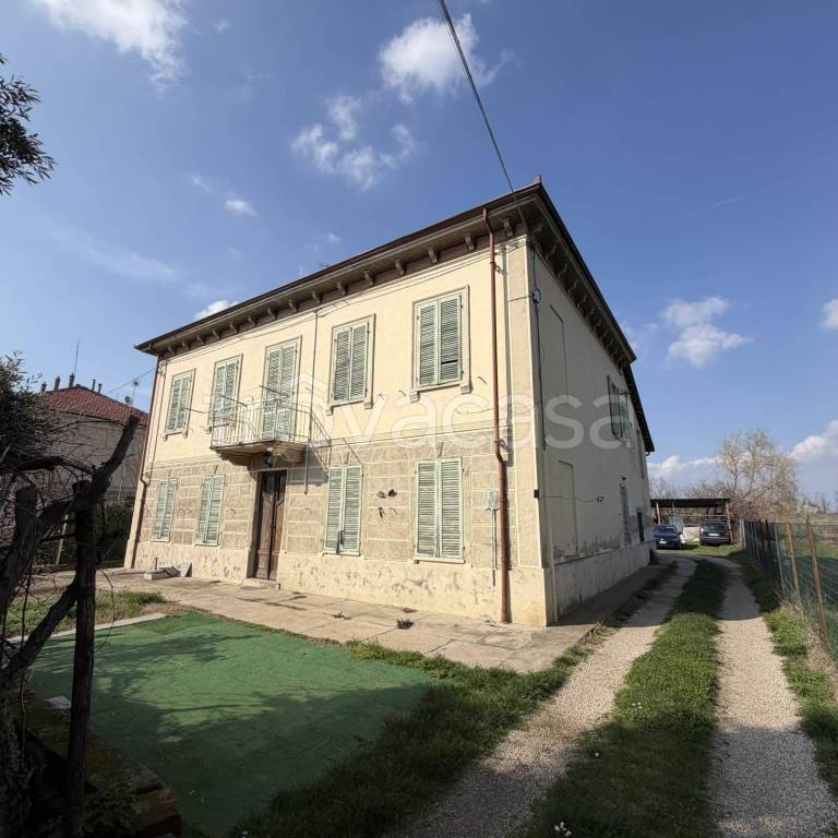 casa indipendente in vendita a Villanova d'Asti in zona Stazione