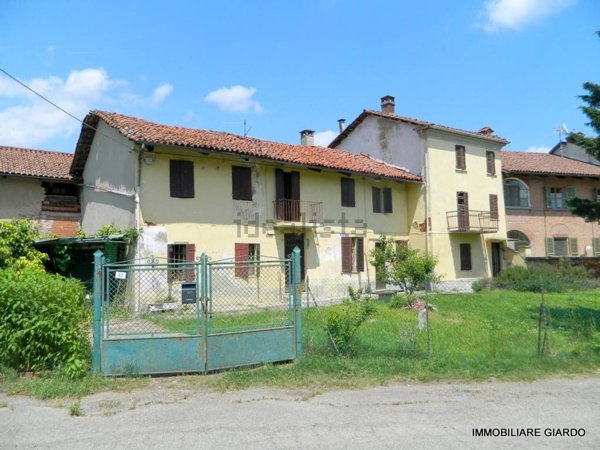 esavano in vendita a Villanova d'Asti in zona Savi