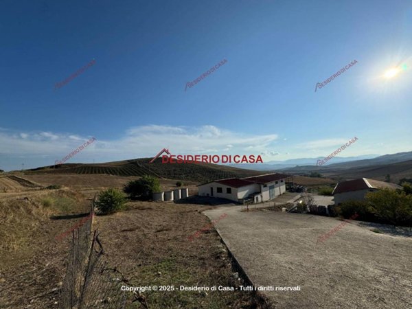 locale commerciale in vendita ad Alia
