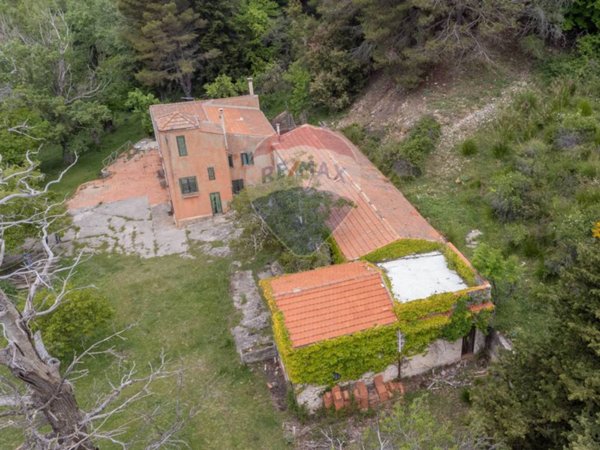 casa indipendente in vendita ad Alimena
