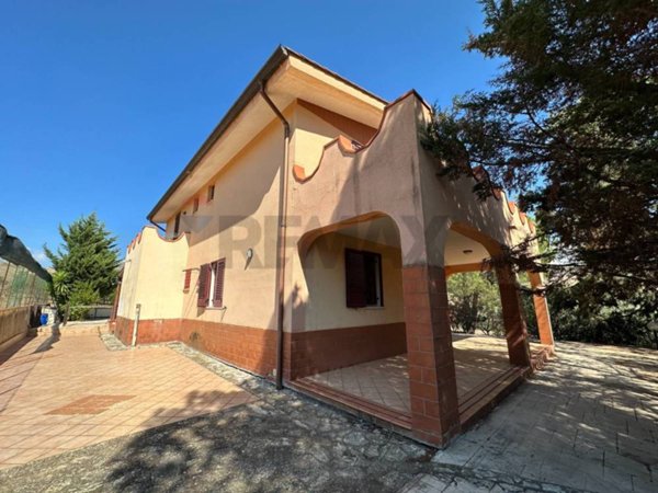 casa indipendente in vendita ad Alimena