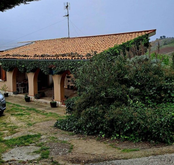 casa indipendente in vendita ad Alimena