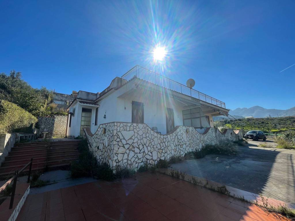 casa indipendente in vendita ad Altavilla Milicia in zona Torre Colonna