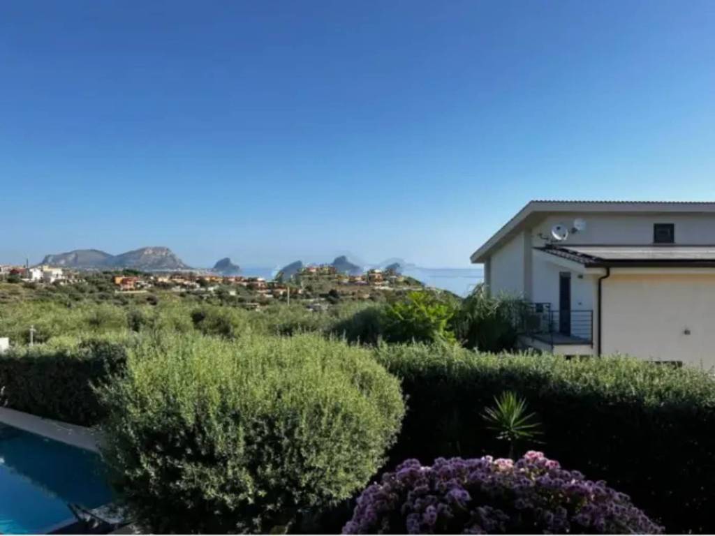 casa indipendente in vendita ad Altavilla Milicia in zona Torre Colonna
