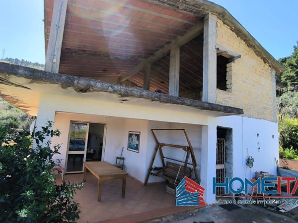 casa indipendente in vendita ad Altavilla Milicia