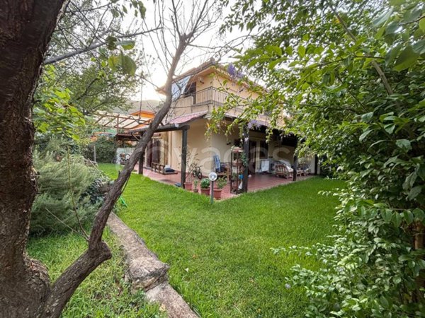 casa indipendente in vendita ad Altavilla Milicia