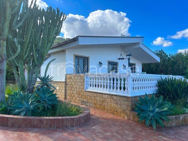 casa indipendente in vendita ad Altavilla Milicia