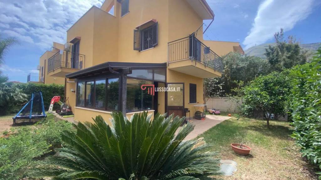 casa indipendente in vendita ad Altavilla Milicia
